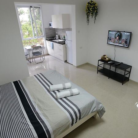 Olga Beach Apartment 28 Haifa Exterior foto