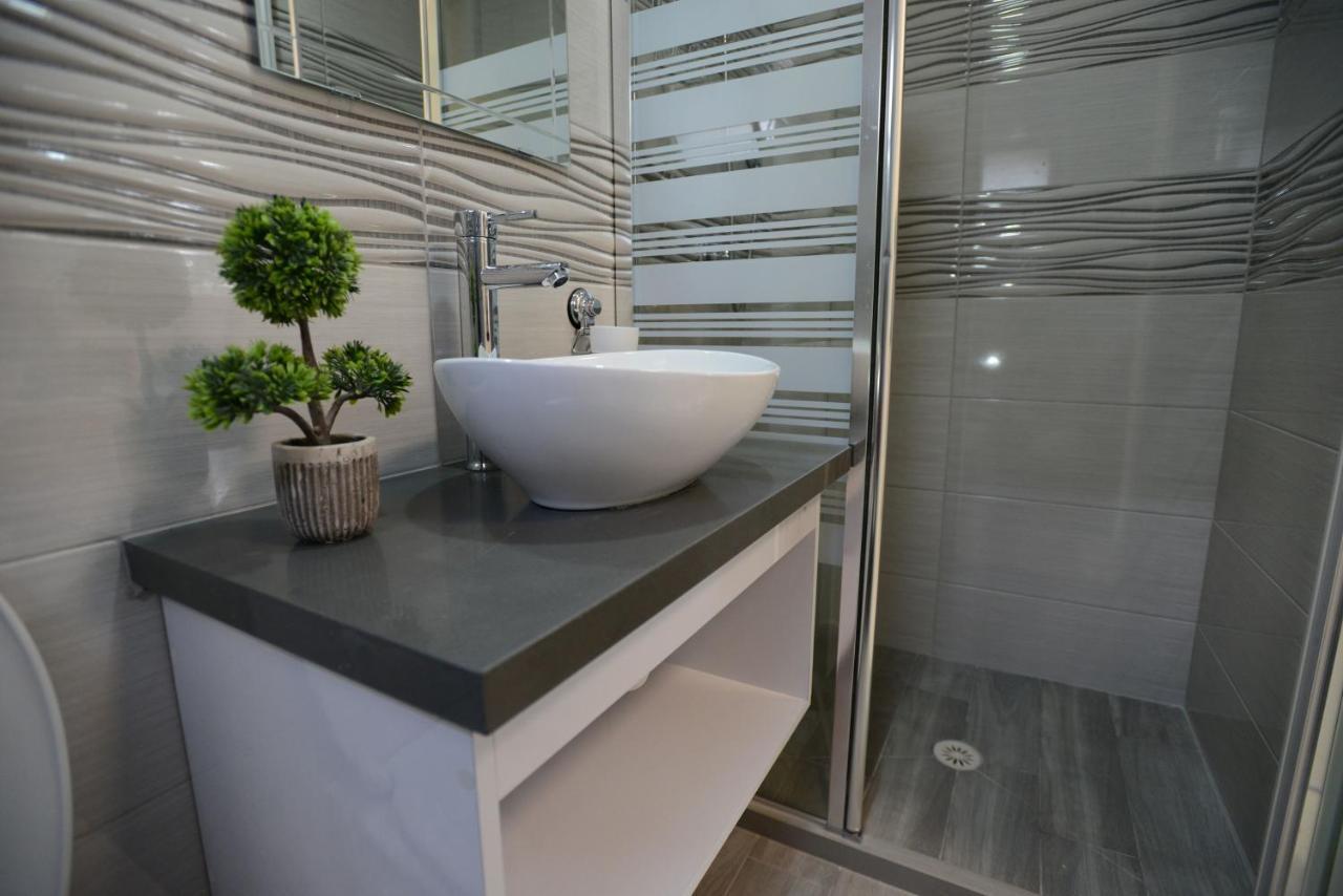 Olga Beach Apartment 28 Haifa Exterior foto